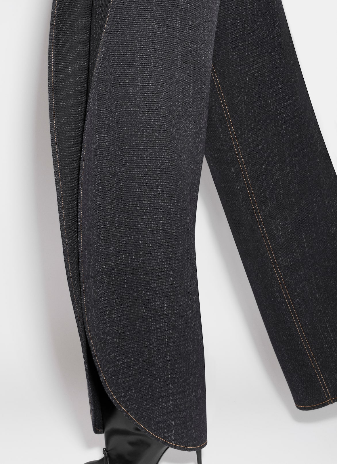 ROUND JEANS IN WOOL DENIM ALAÏA NIGHT BLUE ROUND JEANS IN WOOL DENIM